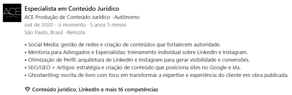 Exemplo de como deixar o perfil do LinkedIn atrativo através do detalhamento de experiências. A imagem mostra o cargo de "Especialista em Conteúdo Jurídico" na ACE Digital, utilizando tópicos claros para descrever responsabilidades como Social Media, Mentoria para Advogados, Otimização de Perfil, SEO/Artigos e Ghostwriting, demonstrando autoridade e resultados.