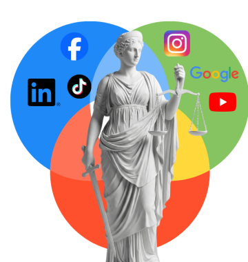 Uma ilustração de uma estátua clássica da Dama da Justiça, segurando uma espada e balança, sobrepondo-se a um diagrama de Venn de três círculos. O círculo azul à esquerda contém os logotipos do Facebook, LinkedIn e TikTok. O círculo verde à direita contém os logotipos do Instagram, Google e YouTube. O círculo vermelho abaixo intersecta os outros dois círculos e o local de interseção central onde a estátua está. O diagrama ilustra como o marketing jurídico captação de clientes pode ser feito através de plataformas de mídia social e site.