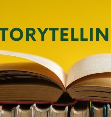 Storytelling-juridico Fundo amarelo com livros de diferentes cores em pé enfileirados e um livro de capa vermelha aberto sobre eles, com a palavra storytelling escrita em verde em cima.